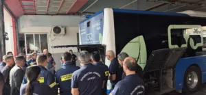 Пожарным Никосии представили электробусы общественного транспорта на специальном обучающем мероприятии