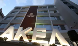Akel раскритиковала пересмотр минимальной зарплаты на Кипре и призвала правительство пересмотреть решение