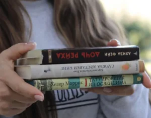 Чтение возвращается: как книжные клубы и тихие встречи меняют культурную жизнь Кипра