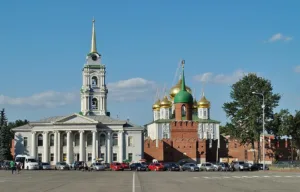 Ночные атаки украинских беспилотников привели к пожару в Тульской области и ограничениям в аэропортах Москвы
