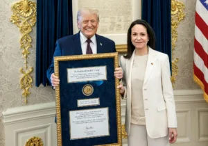 Мария Корина Мачадо передала медаль Нобелевской премии мира Дональду Трампу на встрече в Белом доме