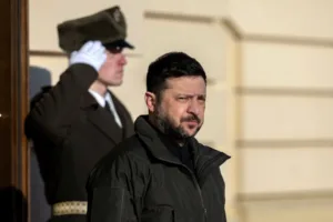 Украина развернёт группы с дронами-перехватчиками в рамках нового подхода к ПВО, заявил Зеленский