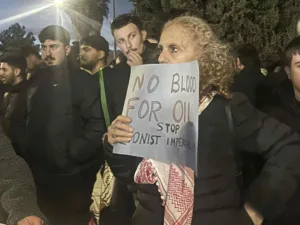 Лидер Akel осудил действия США в Венесуэле на фоне протеста у посольства в Никосии