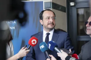 Христодулидис назвал отставку Хараламбуса «актом уверенности в себе» на фоне видео о финансировании кампании