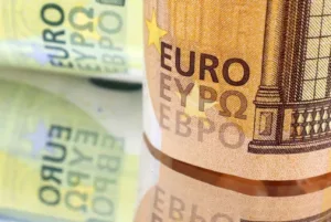 Налоговая реформа Кипра с 2026 года: декларации для резидентов 25–71 и запрет наличных в аренде