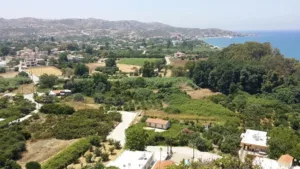 Kato Pyrgos dam overflows after rains following first cleaning since 1957