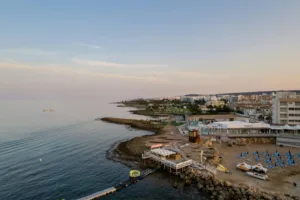 Морской сектор, туризм и экономика Кипра: рост реестра, бронирования на 2026 год и новые инициативы
