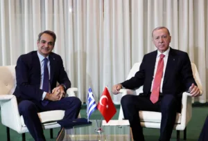 Christodoulides and Mitsotakis discuss Cyprus issue ahead of Mitsotakis-Erdogan meeting in Ankara