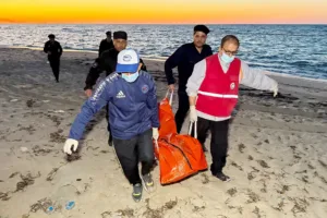 53 мигранта погибли или пропали без вести после того, как лодка перевернулась у берегов Ливии, сообщает IOM