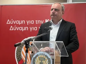 Akel призывает к отстранению министра сельского хозяйства из-за реакции на лесной пожар, нехватку воды и ящур
