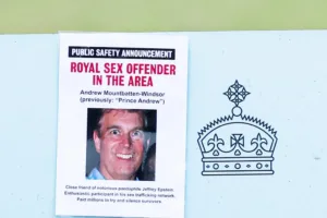 Полиция арестовала Andrew Mountbatten-Windsor по подозрению в злоупотреблении служебным положением, сообщает BBC TV