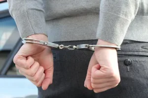 Мужчина, 28 лет, арестован в Лимасоле после того, как полиция обнаружила кокаин и каннабис и изъяла наличные и весы