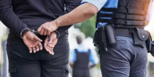20-летний арестован по делу об ограблении киоска в Ливадии в районе Ларнаки