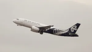 Qantas, SAS и Air New Zealand повышают тарифы на фоне скачка цен на авиационное топливо из-за конфликта на Ближнем Востоке