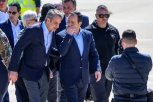 Macron and Mitsotakis arrive in Paphos for meeting with Christodoulides on eastern Mediterranean security
