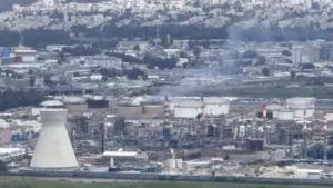 Обломки перехваченной ракеты ударили по объекту Oil Refineries и топливному танкеру в Хайфе