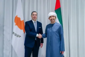 Kombos and UAE foreign minister discuss regional developments and cooperation