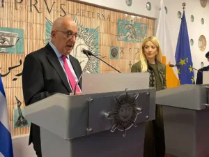 Греция подтверждает приверженность безопасности Кипра во время визита в парламент