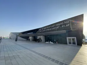 El Al пересматривает работу после того, как Израиль распорядился сократить трафик в аэропорту Бен-Гурион
