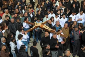 Italian UN peacekeepers replace vandalised crucifix in southern Lebanon, Meloni says