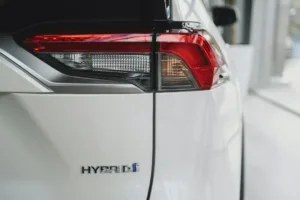 Hybrids exceed half of Cyprus saloon car registrations in first quarter, EV share remains below 5%