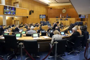 Парламент принял законопроект об упразднении органа социальной поддержки и передаче его функций в State Scholarships Foundation