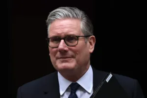 Starmer consults colleagues as Labour lawmakers call for resignation ahead of cabinet meeting