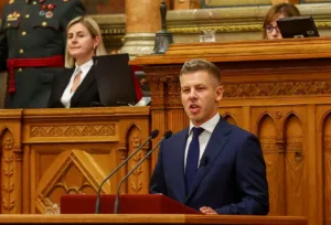 Петер Мадьяр приведён к присяге в качестве премьер-министра Венгрии после разгромной победы на выборах