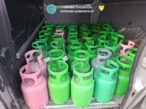 Customs seize 40 refrigerant gas cylinders and vehicle at Ayios Dhometios crossing