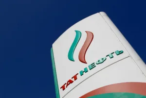 Удар украинского дрона повредил НПЗ в Московской области, пока Tatneft ввела ограничения на покупку топлива