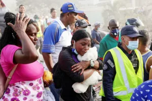 Venezuela earthquake death toll rises above 900 as rescue efforts struggle to reach devastated areas