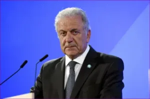 Бельгийский судья выдал европейский ордер на арест бывшего комиссара ЕС Димитриса Аврамопулоса