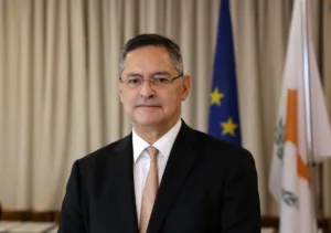 CBC governor urges compulsory financial literacy course in Cyprus schools