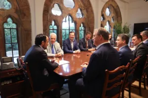 Christodoulides meets bipartisan US lawmakers in Nicosia to discuss Cyprus-US ties