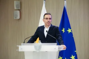 Министр Кипра заявил, что ИИ не может заменить человеческое суждение на церемонии вручения дипломов в Университете Кипра