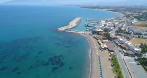 Туристический совет Пафоса запускает кампанию Polis Chrysochous для стимулирования внутреннего туризма