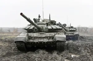 Heatwave adds strain for Ukrainian tank crews in Soviet-era vehicles