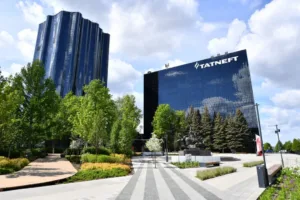 Moscow refinery halts operations after Ukrainian drone strike, sources say