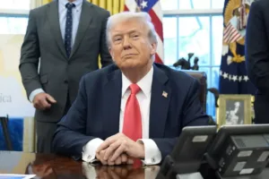 Республиканские законодатели все чаще бросают вызов Трампу по вопросам Ирана, расходов и слежки