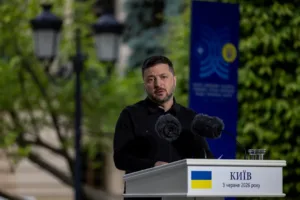 Macron, Starmer and Merz to hold London talks with Zelenskiy on Sunday