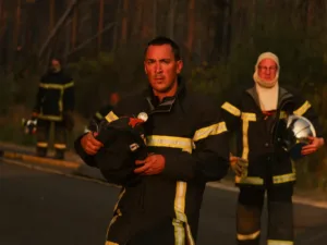 Wildfire near Bordeaux remains contained as heat and winds threaten flare-ups
