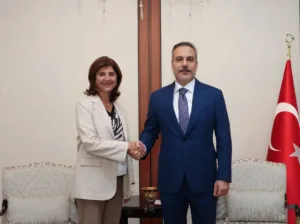 Η Χολγκίν συναντά τον Τούρκο υπουργό Εξωτερικών ενόψει της επίσκεψης Γκουτέρες στην Κύπρο