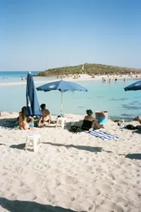 Η Κύπρος εξέδωσε πορτοκαλί προειδοποίηση: σύμφωνα με τις προβλέψεις, η θερμοκρασία στις εσωτερικές περιοχές θα φτάσει τους 43 °C