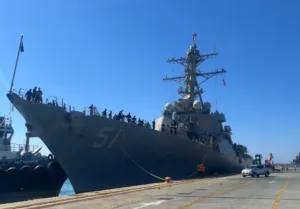 USS Arleigh Burke прибывает в Лимассол в преддверии празднования Дня независимости США