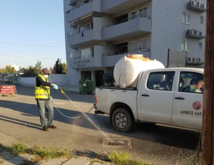 Η Λάρνακα εντείνει τους ελέγχους και τους ψεκασμούς για τα κουνούπια σε όλη την επαρχία