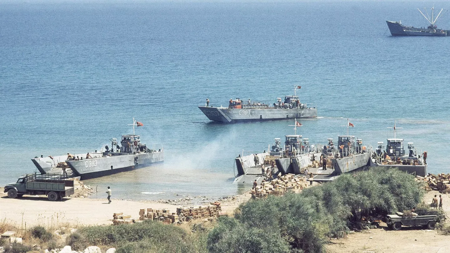 Ρεπορτάζ αναφέρει ότι μηχανικοί διατάχθηκαν να μην ναρκοθετήσουν την Πέντε Μίλι πριν από την εισβολή του 1974