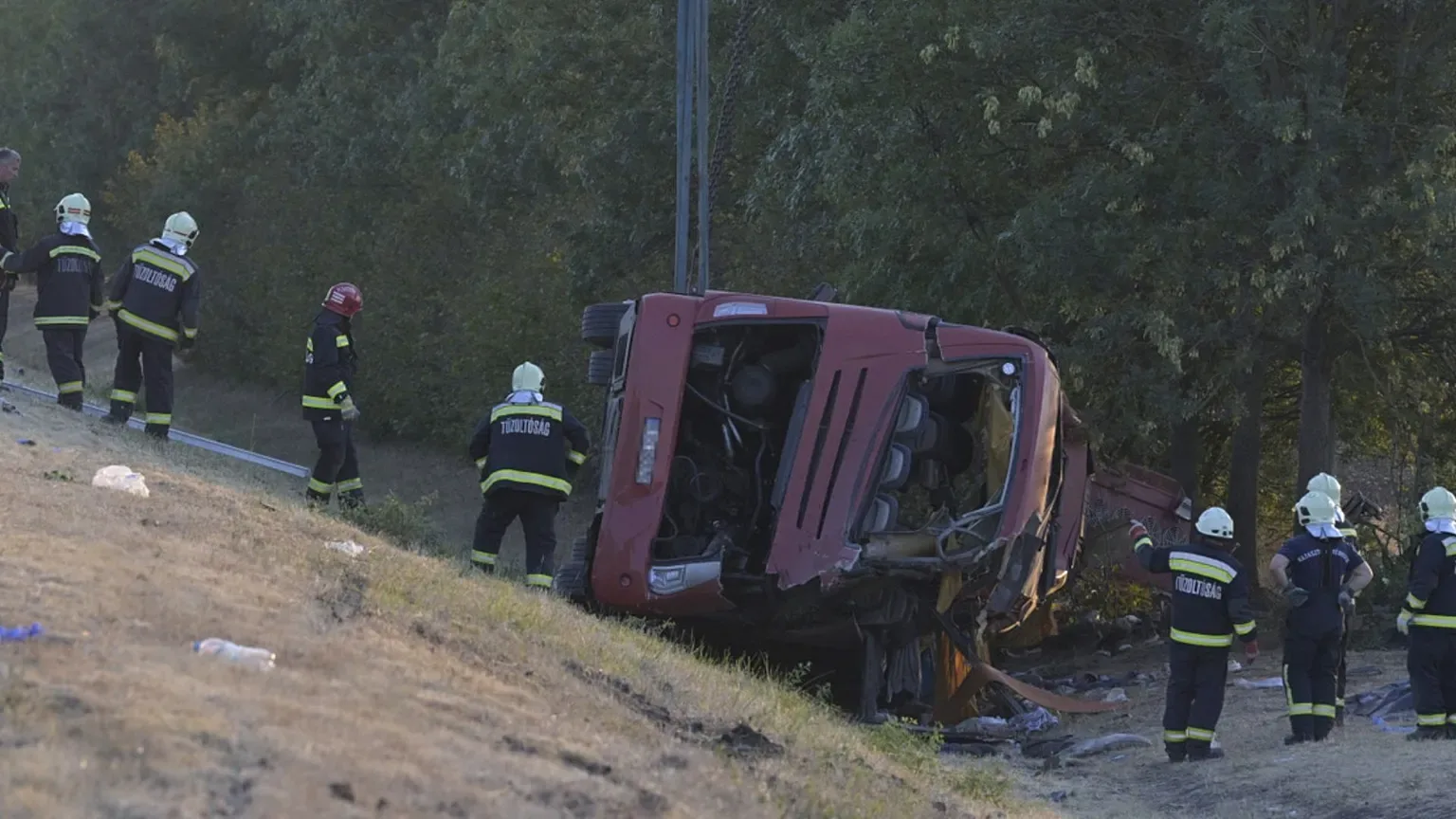 12 человек погибли при опрокидывании польского автобуса на автомагистрали в восточной Венгрии