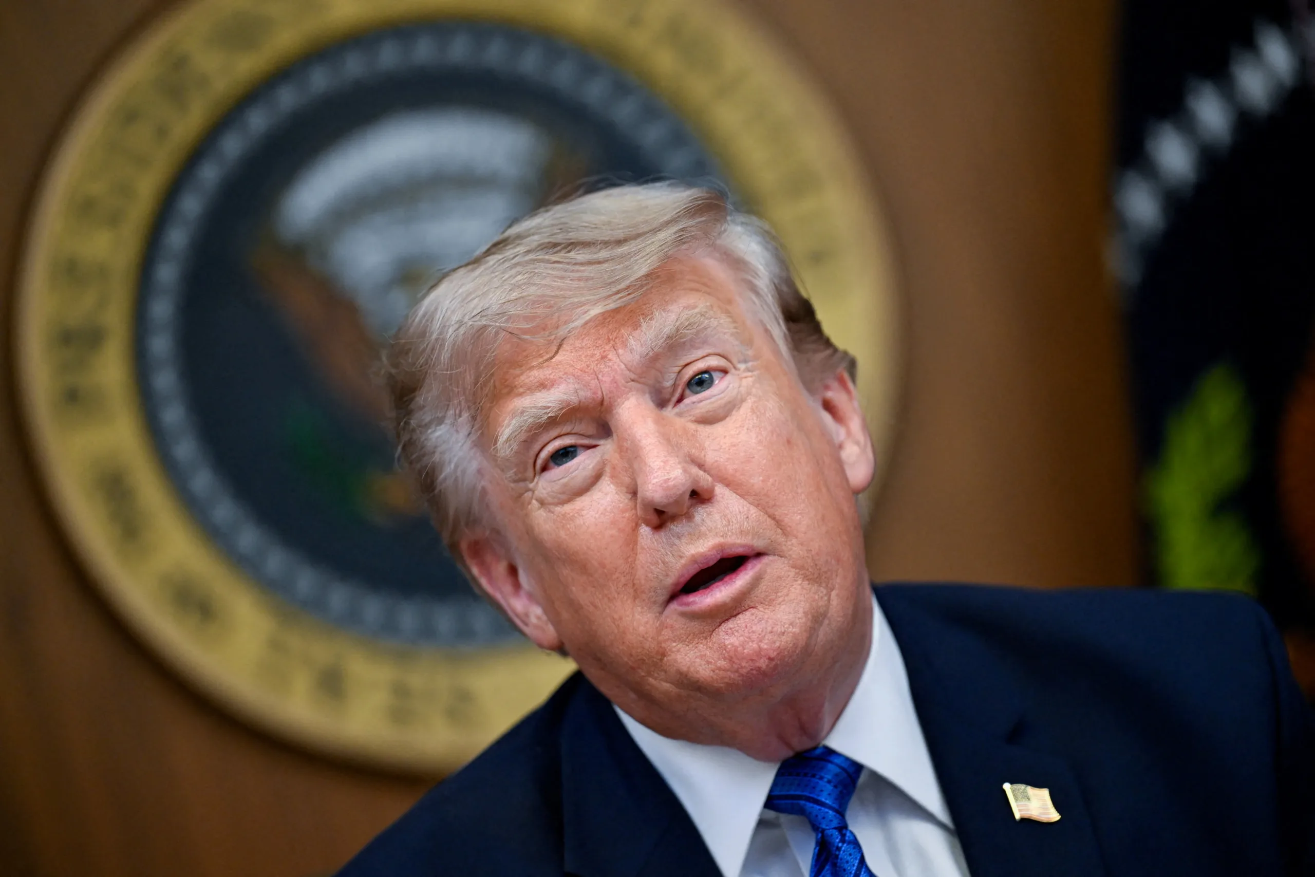 Трамп угрожает экономическими последствиями странам, помогающим Ирану