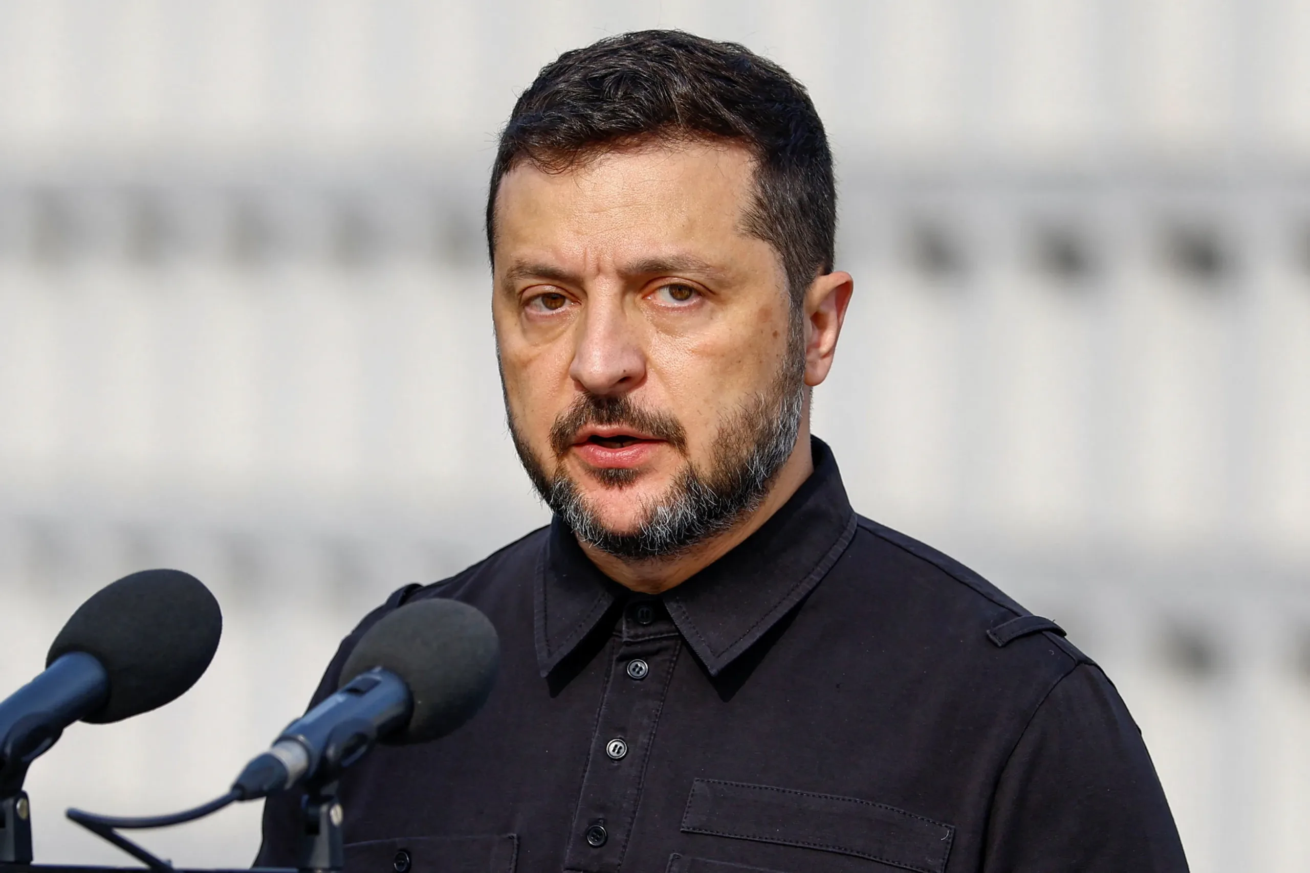 Зеленский заявил, что выборы во время войны расколют и разрушат Украину