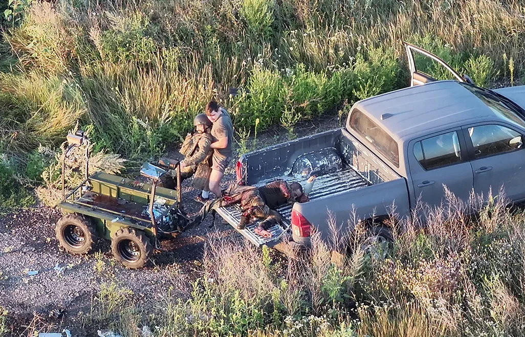 Ukrainian commander awarded after rescuing wounded soldiers from battlefield